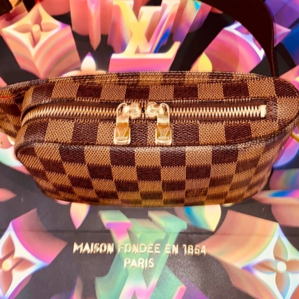 💖💗🔥 SO HOT!!! LOUIS VUITTON GERONIMOS BUM BAG! MINT CONDITION! Merry Xmas! - Picture 6 of 16